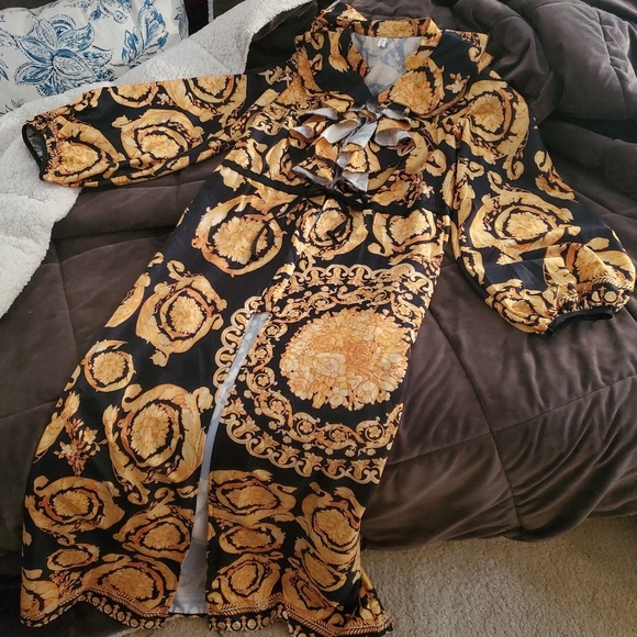 Romantic Silky Button-Up/Tie-Waist Ruffle Duster - Picture 4 of 12